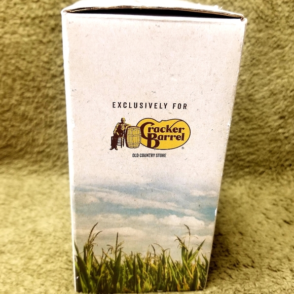 NIB, Cracker Barrel Salt & Pepper Shakers Set - Picture 8 of 8